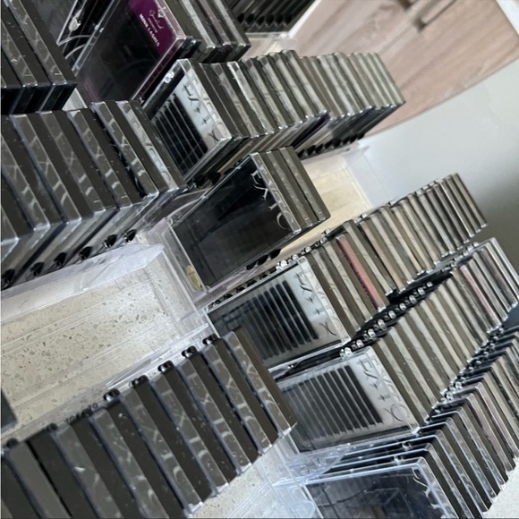 CLEARANCE 2 pcs Acrylic Racks for Eyelashes, Cream Box or Other... - Picture 4 of 4